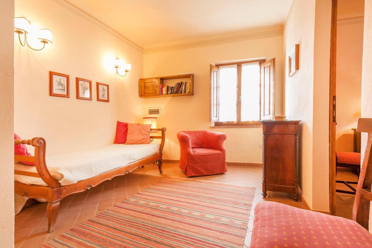 Borgo La Grancia Hotel Montisi Exterior photo