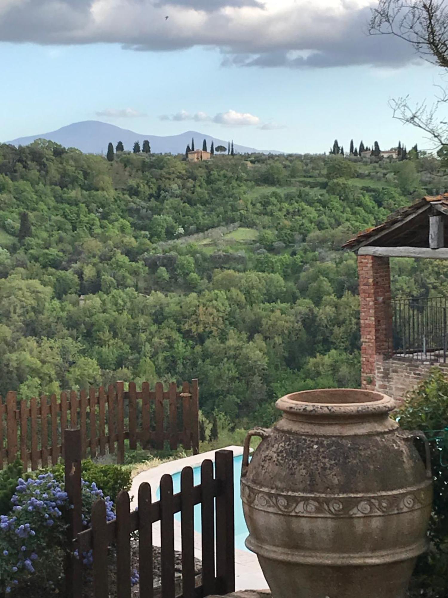 Borgo La Grancia Hotel Montisi Exterior photo