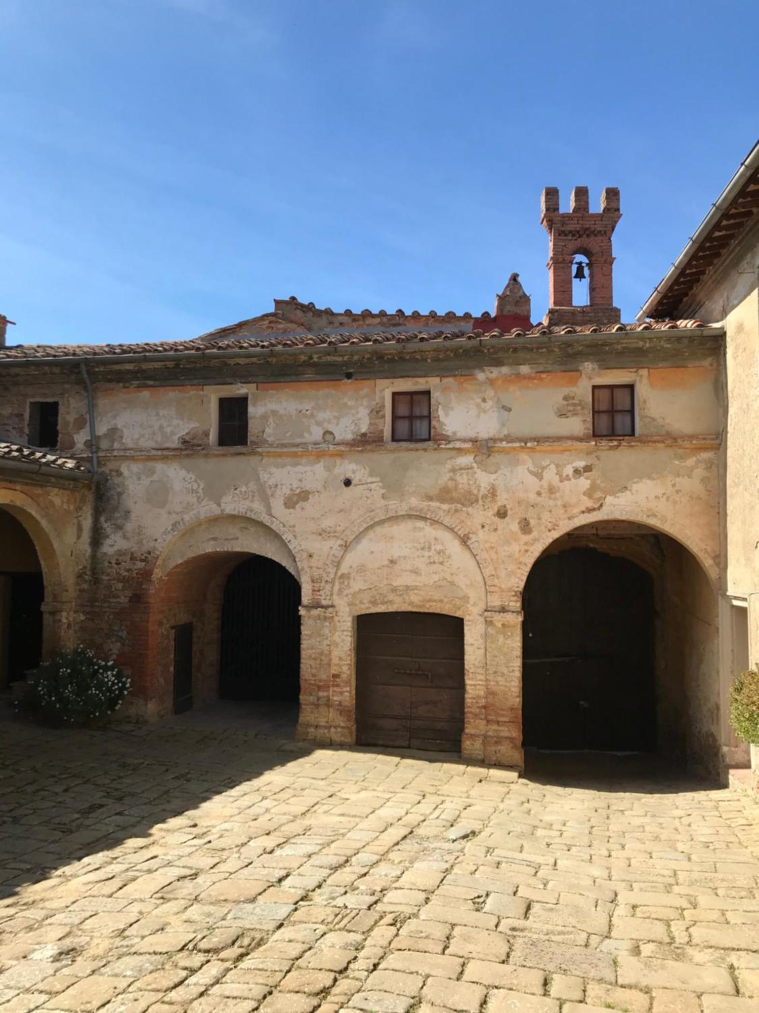 Borgo La Grancia Hotel Montisi Exterior photo