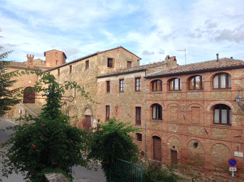 Borgo La Grancia Hotel Montisi Exterior photo